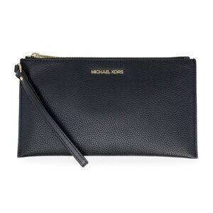 MICHAEL KORS Jet Set travel pebbled leather wristlet/clutch🖤🖤